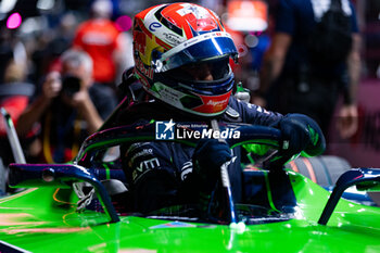 2024-07-20 - BUEMI Sébastien (swi), Envision Racing, Jaguar I-Type 6, portrait during the 2024 Hankook London ePrix, 10th meeting of the 2023-24 ABB FIA Formula E World Championship, on the ExCeL London from June 18 to 21, 2024 in London, United Kingdom - 2024 FORMULA E LONDON EPRIX - FORMULA E - MOTORS