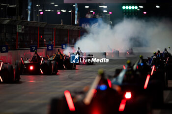 2024-07-20 - 01 DENNIS Jake (gbr), Andretti Global, Porsche 99X Electric, action during the 2024 Hankook London ePrix, 10th meeting of the 2023-24 ABB FIA Formula E World Championship, on the ExCeL London from June 18 to 21, 2024 in London, United Kingdom - 2024 FORMULA E LONDON EPRIX - FORMULA E - MOTORS