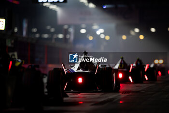 2024-07-20 - 01 DENNIS Jake (gbr), Andretti Global, Porsche 99X Electric, action during the 2024 Hankook London ePrix, 10th meeting of the 2023-24 ABB FIA Formula E World Championship, on the ExCeL London from June 18 to 21, 2024 in London, United Kingdom - 2024 FORMULA E LONDON EPRIX - FORMULA E - MOTORS