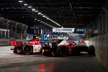 2024-07-20 - 13 DA COSTA Antonio Felix (prt), TAG HEUER Porsche Formula E Team, Porsche 99X Electric, action 22 ROWLAND Oliver (gbr), Nissan Formula E Team, Nissan e-4ORCE 04, action crash during the 2024 Hankook London ePrix, 10th meeting of the 2023-24 ABB FIA Formula E World Championship, on the ExCeL London from June 18 to 21, 2024 in London, United Kingdom - 2024 FORMULA E LONDON EPRIX - FORMULA E - MOTORS