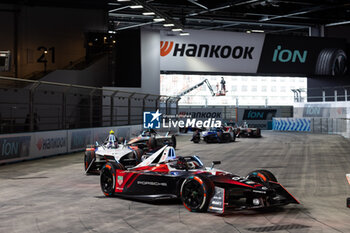 2024-07-20 - 94 WEHRLEIN Pascal (ger), TAG HEUER Porsche Formula E Team, Porsche 99X Electric, action during the 2024 Hankook London ePrix, 10th meeting of the 2023-24 ABB FIA Formula E World Championship, on the ExCeL London from June 18 to 21, 2024 in London, United Kingdom - 2024 FORMULA E LONDON EPRIX - FORMULA E - MOTORS