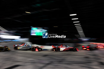 2024-07-20 - 23 FENESTRAZ Sacha (fra), Nissan Formula E Team, Nissan e-4ORCE 04, action during the 2024 Hankook London ePrix, 10th meeting of the 2023-24 ABB FIA Formula E World Championship, on the ExCeL London from June 18 to 21, 2024 in London, United Kingdom - 2024 FORMULA E LONDON EPRIX - FORMULA E - MOTORS