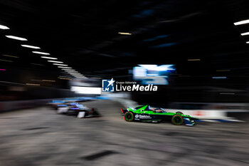 2024-07-20 - 16 BUEMI Sébastien (swi), Envision Racing, Jaguar I-Type 6, action during the 2024 Hankook London ePrix, 10th meeting of the 2023-24 ABB FIA Formula E World Championship, on the ExCeL London from June 18 to 21, 2024 in London, United Kingdom - 2024 FORMULA E LONDON EPRIX - FORMULA E - MOTORS