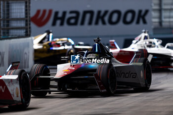 2024-07-20 - 48 MORTARA Edoardo (swi), Mahindra Racing, Mahindra M9Electro, action during the 2024 Hankook London ePrix, 10th meeting of the 2023-24 ABB FIA Formula E World Championship, on the ExCeL London from June 18 to 21, 2024 in London, United Kingdom - 2024 FORMULA E LONDON EPRIX - FORMULA E - MOTORS