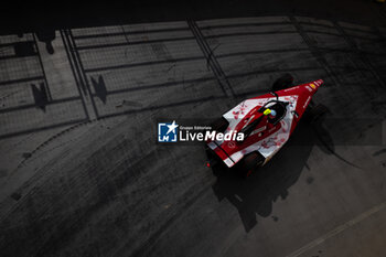 2024-07-20 - 22 ROWLAND Oliver (gbr), Nissan Formula E Team, Nissan e-4ORCE 04, action during the 2024 Hankook London ePrix, 10th meeting of the 2023-24 ABB FIA Formula E World Championship, on the ExCeL London from June 18 to 21, 2024 in London, United Kingdom - 2024 FORMULA E LONDON EPRIX - FORMULA E - MOTORS