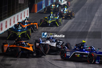 2024-07-20 - 37 CASSIDY Nick (nzl), Jaguar TCS Racing, Jaguar I-Type 6, action during the 2024 Hankook London ePrix, 10th meeting of the 2023-24 ABB FIA Formula E World Championship, on the ExCeL London from June 18 to 21, 2024 in London, United Kingdom - 2024 FORMULA E LONDON EPRIX - FORMULA E - MOTORS