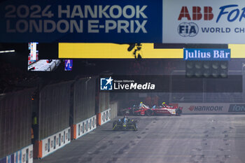 2024-07-20 - 22 ROWLAND Oliver (gbr), Nissan Formula E Team, Nissan e-4ORCE 04, action, 13 DA COSTA Antonio Felix (prt), TAG HEUER Porsche Formula E Team, Porsche 99X Electric, action during the 2024 Hankook London ePrix, 10th meeting of the 2023-24 ABB FIA Formula E World Championship, on the ExCeL London from June 18 to 21, 2024 in London, United Kingdom - 2024 FORMULA E LONDON EPRIX - FORMULA E - MOTORS