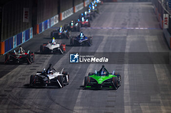 2024-07-20 - 16 BUEMI Sébastien (swi), Envision Racing, Jaguar I-Type 6, action, 09 EVANS Mitch (nzl), Jaguar TCS Racing, Jaguar I-Type 6, action during the 2024 Hankook London ePrix, 10th meeting of the 2023-24 ABB FIA Formula E World Championship, on the ExCeL London from June 18 to 21, 2024 in London, United Kingdom - 2024 FORMULA E LONDON EPRIX - FORMULA E - MOTORS