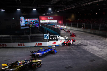 2024-07-20 - 23 FENESTRAZ Sacha (fra), Nissan Formula E Team, Nissan e-4ORCE 04, action during the 2024 Hankook London ePrix, 10th meeting of the 2023-24 ABB FIA Formula E World Championship, on the ExCeL London from June 18 to 21, 2024 in London, United Kingdom - 2024 FORMULA E LONDON EPRIX - FORMULA E - MOTORS