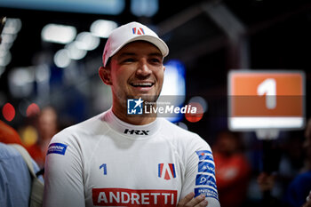 2024-07-20 - DENNIS Jake (gbr), Andretti Global, Porsche 99X Electric, portrait during the 2024 Hankook London ePrix, 10th meeting of the 2023-24 ABB FIA Formula E World Championship, on the ExCeL London from June 18 to 21, 2024 in London, United Kingdom - 2024 FORMULA E LONDON EPRIX - FORMULA E - MOTORS