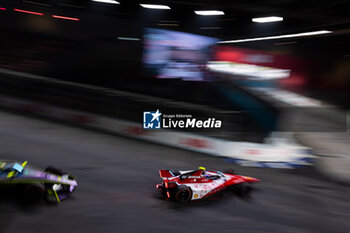 2024-07-20 - 22 ROWLAND Oliver (gbr), Nissan Formula E Team, Nissan e-4ORCE 04, action during the 2024 Hankook London ePrix, 10th meeting of the 2023-24 ABB FIA Formula E World Championship, on the ExCeL London from June 18 to 21, 2024 in London, United Kingdom - 2024 FORMULA E LONDON EPRIX - FORMULA E - MOTORS