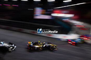 2024-07-20 - 02 VANDOORNE Stoffel (bel), DS Penske, DS E-Tense FE23, action during the 2024 Hankook London ePrix, 10th meeting of the 2023-24 ABB FIA Formula E World Championship, on the ExCeL London from June 18 to 21, 2024 in London, United Kingdom - 2024 FORMULA E LONDON EPRIX - FORMULA E - MOTORS