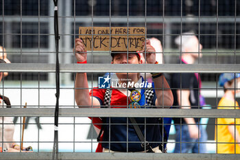 2024-07-20 - Fans during the 2024 Hankook London ePrix, 10th meeting of the 2023-24 ABB FIA Formula E World Championship, on the ExCeL London from June 18 to 21, 2024 in London, United Kingdom - 2024 FORMULA E LONDON EPRIX - FORMULA E - MOTORS