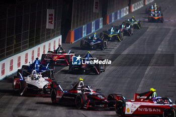 2024-07-20 - 21 DE VRIES Nyck (nld), Mahindra Racing, Mahindra M9Electro, action during the 2024 Hankook London ePrix, 10th meeting of the 2023-24 ABB FIA Formula E World Championship, on the ExCeL London from June 18 to 21, 2024 in London, United Kingdom - 2024 FORMULA E LONDON EPRIX - FORMULA E - MOTORS