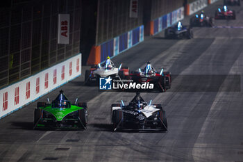 2024-07-20 - 09 EVANS Mitch (nzl), Jaguar TCS Racing, Jaguar I-Type 6, action, 16 BUEMI Sébastien (swi), Envision Racing, Jaguar I-Type 6, action during the 2024 Hankook London ePrix, 10th meeting of the 2023-24 ABB FIA Formula E World Championship, on the ExCeL London from June 18 to 21, 2024 in London, United Kingdom - 2024 FORMULA E LONDON EPRIX - FORMULA E - MOTORS