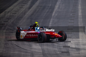 2024-07-20 - 22 ROWLAND Oliver (gbr), Nissan Formula E Team, Nissan e-4ORCE 04, action during the 2024 Hankook London ePrix, 10th meeting of the 2023-24 ABB FIA Formula E World Championship, on the ExCeL London from June 18 to 21, 2024 in London, United Kingdom - 2024 FORMULA E LONDON EPRIX - FORMULA E - MOTORS