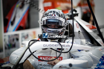 2024-07-20 - DENNIS Jake (gbr), Andretti Global, Porsche 99X Electric, portrait during the 2024 Hankook London ePrix, 10th meeting of the 2023-24 ABB FIA Formula E World Championship, on the ExCeL London from June 18 to 21, 2024 in London, United Kingdom - 2024 FORMULA E LONDON EPRIX - FORMULA E - MOTORS