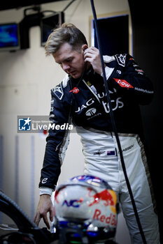 2024-07-20 - CASSIDY Nick (nzl), Jaguar TCS Racing, Jaguar I-Type 6, portrait during the 2024 Hankook London ePrix, 10th meeting of the 2023-24 ABB FIA Formula E World Championship, on the ExCeL London from June 18 to 21, 2024 in London, United Kingdom - 2024 FORMULA E LONDON EPRIX - FORMULA E - MOTORS