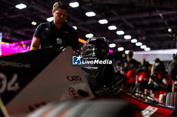 2024-07-20 - WEHRLEIN Pascal (ger), TAG HEUER Porsche Formula E Team, Porsche 99X Electric, portrait during the 2024 Hankook London ePrix, 10th meeting of the 2023-24 ABB FIA Formula E World Championship, on the ExCeL London from June 18 to 21, 2024 in London, United Kingdom - 2024 FORMULA E LONDON EPRIX - FORMULA E - MOTORS