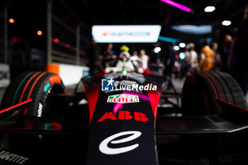 2024-07-20 - 94 WEHRLEIN Pascal (ger), TAG HEUER Porsche Formula E Team, Porsche 99X Electric, detail during the 2024 Hankook London ePrix, 10th meeting of the 2023-24 ABB FIA Formula E World Championship, on the ExCeL London from June 18 to 21, 2024 in London, United Kingdom - 2024 FORMULA E LONDON EPRIX - FORMULA E - MOTORS