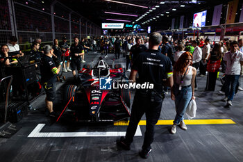 2024-07-20 - 94 WEHRLEIN Pascal (ger), TAG HEUER Porsche Formula E Team, Porsche 99X Electric, grid during the 2024 Hankook London ePrix, 10th meeting of the 2023-24 ABB FIA Formula E World Championship, on the ExCeL London from June 18 to 21, 2024 in London, United Kingdom - 2024 FORMULA E LONDON EPRIX - FORMULA E - MOTORS