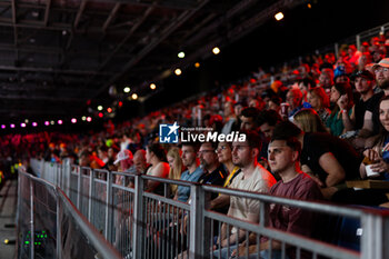 2024-07-20 - Fans during the 2024 Hankook London ePrix, 10th meeting of the 2023-24 ABB FIA Formula E World Championship, on the ExCeL London from June 18 to 21, 2024 in London, United Kingdom - 2024 FORMULA E LONDON EPRIX - FORMULA E - MOTORS