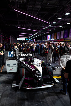 2024-07-20 - 09 EVANS Mitch (nzl), Jaguar TCS Racing, Jaguar I-Type 6, grille de depart, starting grid during the 2024 Hankook London ePrix, 10th meeting of the 2023-24 ABB FIA Formula E World Championship, on the ExCeL London from June 18 to 21, 2024 in London, United Kingdom - 2024 FORMULA E LONDON EPRIX - FORMULA E - MOTORS