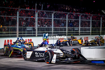 2024-07-20 - 37 CASSIDY Nick (nzl), Jaguar TCS Racing, Jaguar I-Type 6, action during the 2024 Hankook London ePrix, 10th meeting of the 2023-24 ABB FIA Formula E World Championship, on the ExCeL London from June 18 to 21, 2024 in London, United Kingdom - 2024 FORMULA E LONDON EPRIX - FORMULA E - MOTORS