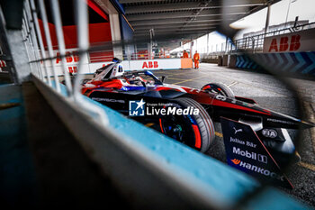 2024-07-21 - 94 WEHRLEIN Pascal (ger), TAG HEUER Porsche Formula E Team, Porsche 99X Electric, action during the 2024 Hankook London ePrix, 10th meeting of the 2023-24 ABB FIA Formula E World Championship, on the ExCeL London from June 18 to 21, 2024 in London, United Kingdom - 2024 FORMULA E LONDON EPRIX - FORMULA E - MOTORS