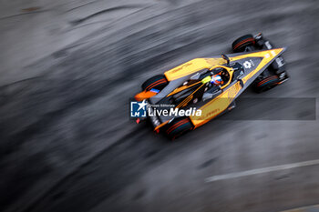 2024-07-21 - 08 BIRD Sam (gbr), NEOM McLaren Formula E Team, Nissan e-4ORCE 04, action during the 2024 Hankook London ePrix, 10th meeting of the 2023-24 ABB FIA Formula E World Championship, on the ExCeL London from June 18 to 21, 2024 in London, United Kingdom - 2024 FORMULA E LONDON EPRIX - FORMULA E - MOTORS