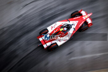 2024-07-21 - 22 ROWLAND Oliver (gbr), Nissan Formula E Team, Nissan e-4ORCE 04, action during the 2024 Hankook London ePrix, 10th meeting of the 2023-24 ABB FIA Formula E World Championship, on the ExCeL London from June 18 to 21, 2024 in London, United Kingdom - 2024 FORMULA E LONDON EPRIX - FORMULA E - MOTORS