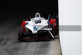 2024-07-21 - 01 DENNIS Jake (gbr), Andretti Global, Porsche 99X Electric, action during the 2024 Hankook London ePrix, 10th meeting of the 2023-24 ABB FIA Formula E World Championship, on the ExCeL London from June 18 to 21, 2024 in London, United Kingdom - 2024 FORMULA E LONDON EPRIX - FORMULA E - MOTORS