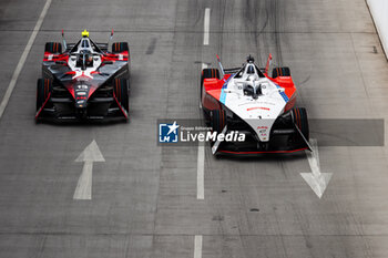 2024-07-21 - 01 DENNIS Jake (gbr), Andretti Global, Porsche 99X Electric, action 13 DA COSTA Antonio Felix (prt), TAG HEUER Porsche Formula E Team, Porsche 99X Electric, action during the 2024 Hankook London ePrix, 10th meeting of the 2023-24 ABB FIA Formula E World Championship, on the ExCeL London from June 18 to 21, 2024 in London, United Kingdom - 2024 FORMULA E LONDON EPRIX - FORMULA E - MOTORS