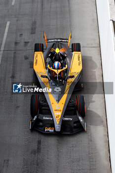 2024-07-21 - 05 HUGHES Jake (gbr), NEOM McLaren Formula E Team, Nissan e-4ORCE 04, action during the 2024 Hankook London ePrix, 10th meeting of the 2023-24 ABB FIA Formula E World Championship, on the ExCeL London from June 18 to 21, 2024 in London, United Kingdom - 2024 FORMULA E LONDON EPRIX - FORMULA E - MOTORS