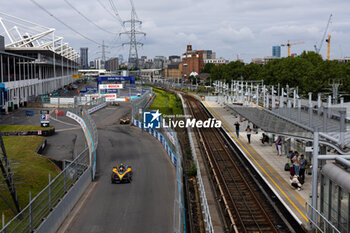 2024-07-21 - 05 HUGHES Jake (gbr), NEOM McLaren Formula E Team, Nissan e-4ORCE 04, action during the 2024 Hankook London ePrix, 10th meeting of the 2023-24 ABB FIA Formula E World Championship, on the ExCeL London from June 18 to 21, 2024 in London, United Kingdom - 2024 FORMULA E LONDON EPRIX - FORMULA E - MOTORS