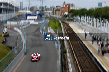 2024-07-21 - 22 ROWLAND Oliver (gbr), Nissan Formula E Team, Nissan e-4ORCE 04, action during the 2024 Hankook London ePrix, 10th meeting of the 2023-24 ABB FIA Formula E World Championship, on the ExCeL London from June 18 to 21, 2024 in London, United Kingdom - 2024 FORMULA E LONDON EPRIX - FORMULA E - MOTORS