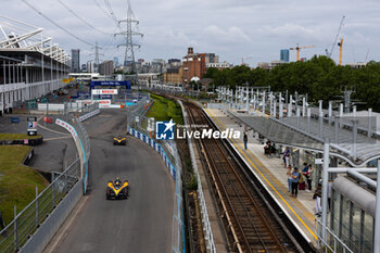 2024-07-21 - 05 HUGHES Jake (gbr), NEOM McLaren Formula E Team, Nissan e-4ORCE 04, action during the 2024 Hankook London ePrix, 10th meeting of the 2023-24 ABB FIA Formula E World Championship, on the ExCeL London from June 18 to 21, 2024 in London, United Kingdom - 2024 FORMULA E LONDON EPRIX - FORMULA E - MOTORS