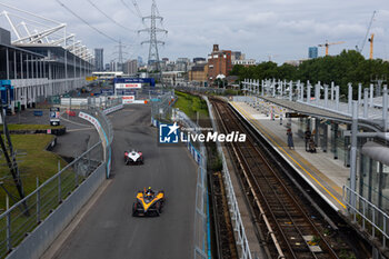 2024-07-21 - 05 HUGHES Jake (gbr), NEOM McLaren Formula E Team, Nissan e-4ORCE 04, action during the 2024 Hankook London ePrix, 10th meeting of the 2023-24 ABB FIA Formula E World Championship, on the ExCeL London from June 18 to 21, 2024 in London, United Kingdom - 2024 FORMULA E LONDON EPRIX - FORMULA E - MOTORS