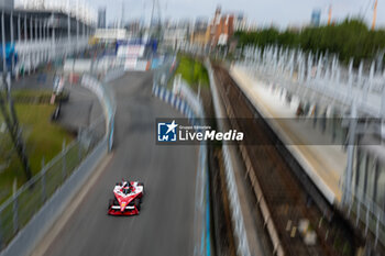 2024-07-21 - 23 FENESTRAZ Sacha (fra), Nissan Formula E Team, Nissan e-4ORCE 04, action during the 2024 Hankook London ePrix, 10th meeting of the 2023-24 ABB FIA Formula E World Championship, on the ExCeL London from June 18 to 21, 2024 in London, United Kingdom - 2024 FORMULA E LONDON EPRIX - FORMULA E - MOTORS