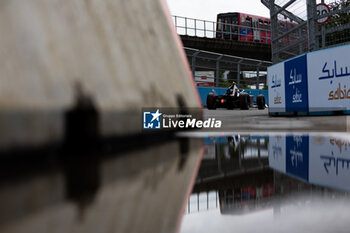 2024-07-21 - 11 DI GRASSI Lucas (bra), ABT CUPRA Formula E Team, Mahindra M9Electro, action during the 2024 Hankook London ePrix, 10th meeting of the 2023-24 ABB FIA Formula E World Championship, on the ExCeL London from June 18 to 21, 2024 in London, United Kingdom - 2024 FORMULA E LONDON EPRIX - FORMULA E - MOTORS