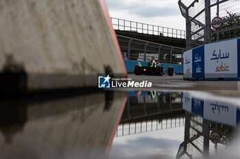 2024-07-21 - 16 BUEMI Sébastien (swi), Envision Racing, Jaguar I-Type 6, action during the 2024 Hankook London ePrix, 10th meeting of the 2023-24 ABB FIA Formula E World Championship, on the ExCeL London from June 18 to 21, 2024 in London, United Kingdom - 2024 FORMULA E LONDON EPRIX - FORMULA E - MOTORS