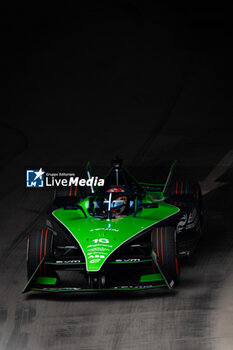 2024-07-21 - 16 BUEMI Sébastien (swi), Envision Racing, Jaguar I-Type 6, action during the 2024 Hankook London ePrix, 10th meeting of the 2023-24 ABB FIA Formula E World Championship, on the ExCeL London from June 18 to 21, 2024 in London, United Kingdom - 2024 FORMULA E LONDON EPRIX - FORMULA E - MOTORS