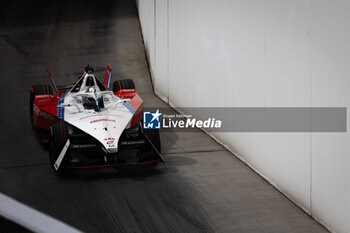 2024-07-21 - 01 DENNIS Jake (gbr), Andretti Global, Porsche 99X Electric, action during the 2024 Hankook London ePrix, 10th meeting of the 2023-24 ABB FIA Formula E World Championship, on the ExCeL London from June 18 to 21, 2024 in London, United Kingdom - 2024 FORMULA E LONDON EPRIX - FORMULA E - MOTORS