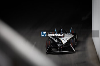 2024-07-21 - 09 EVANS Mitch (nzl), Jaguar TCS Racing, Jaguar I-Type 6, action during the 2024 Hankook London ePrix, 10th meeting of the 2023-24 ABB FIA Formula E World Championship, on the ExCeL London from June 18 to 21, 2024 in London, United Kingdom - 2024 FORMULA E LONDON EPRIX - FORMULA E - MOTORS