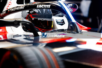 2024-07-21 - WEHRLEIN Pascal (ger), TAG HEUER Porsche Formula E Team, Porsche 99X Electric, portrait during the 2024 Hankook London ePrix, 10th meeting of the 2023-24 ABB FIA Formula E World Championship, on the ExCeL London from June 18 to 21, 2024 in London, United Kingdom - 2024 FORMULA E LONDON EPRIX - FORMULA E - MOTORS