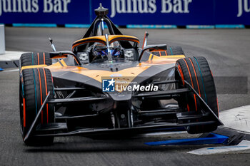 2024-07-21 - 08 BIRD Sam (gbr), NEOM McLaren Formula E Team, Nissan e-4ORCE 04, action during the 2024 Hankook London ePrix, 10th meeting of the 2023-24 ABB FIA Formula E World Championship, on the ExCeL London from June 18 to 21, 2024 in London, United Kingdom - 2024 FORMULA E LONDON EPRIX - FORMULA E - MOTORS