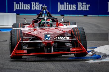 2024-07-21 - 23 FENESTRAZ Sacha (fra), Nissan Formula E Team, Nissan e-4ORCE 04, action during the 2024 Hankook London ePrix, 10th meeting of the 2023-24 ABB FIA Formula E World Championship, on the ExCeL London from June 18 to 21, 2024 in London, United Kingdom - 2024 FORMULA E LONDON EPRIX - FORMULA E - MOTORS