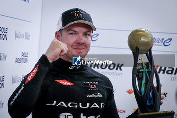 2024-07-21 - CASSIDY Nick (nzl), Jaguar TCS Racing, Jaguar I-Type 6, portrait during the 2024 Hankook London ePrix, 10th meeting of the 2023-24 ABB FIA Formula E World Championship, on the ExCeL London from June 18 to 21, 2024 in London, United Kingdom - 2024 FORMULA E LONDON EPRIX - FORMULA E - MOTORS