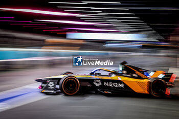 2024-07-21 - 08 BIRD Sam (gbr), NEOM McLaren Formula E Team, Nissan e-4ORCE 04, action during the 2024 Hankook London ePrix, 10th meeting of the 2023-24 ABB FIA Formula E World Championship, on the ExCeL London from June 18 to 21, 2024 in London, United Kingdom - 2024 FORMULA E LONDON EPRIX - FORMULA E - MOTORS