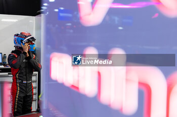 2024-07-21 - DE VRIES Nyck (nld), Mahindra Racing, Mahindra M9Electro, portrait during the 2024 Hankook London ePrix, 10th meeting of the 2023-24 ABB FIA Formula E World Championship, on the ExCeL London from June 18 to 21, 2024 in London, United Kingdom - 2024 FORMULA E LONDON EPRIX - FORMULA E - MOTORS